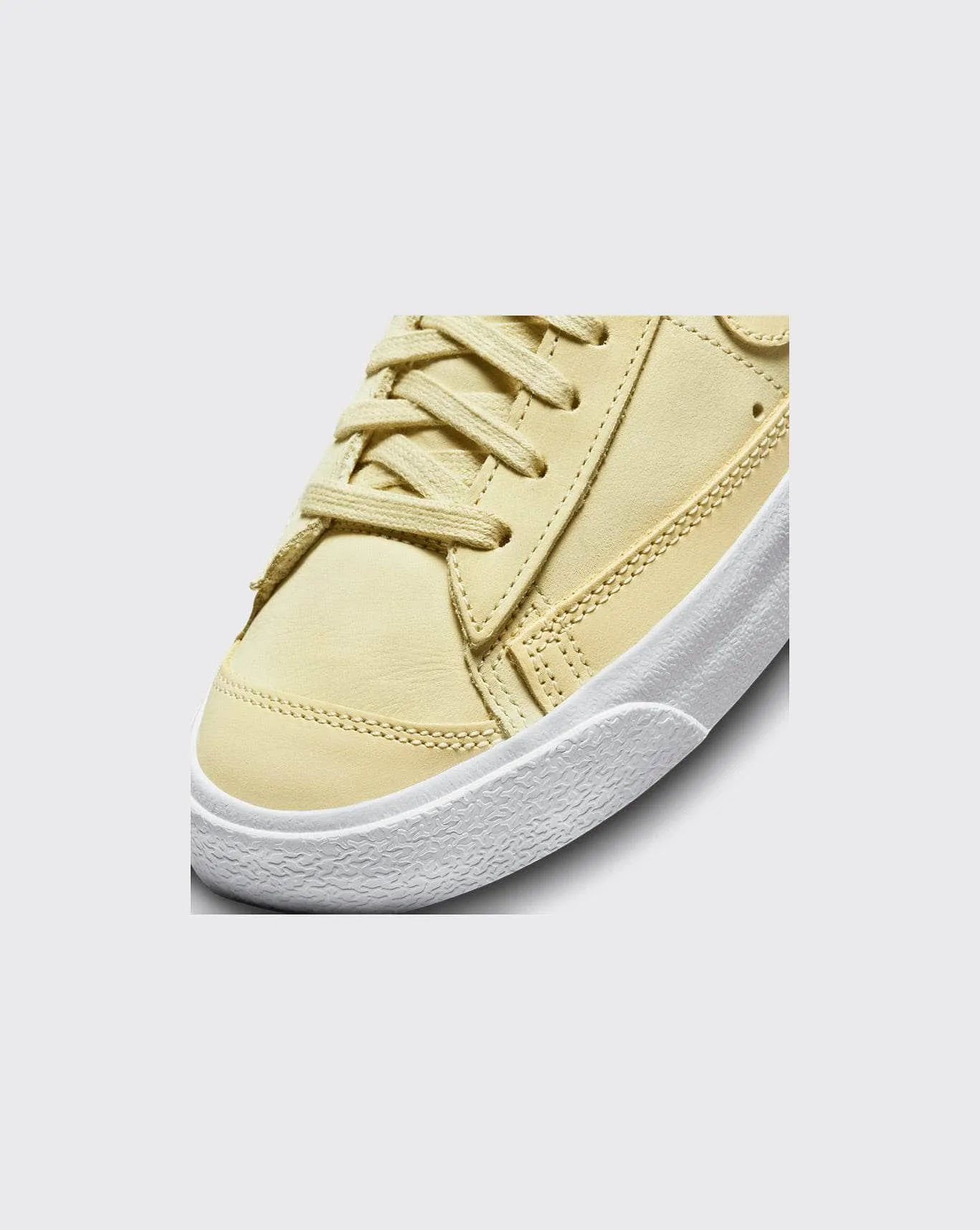 nike womens blazer mid premium