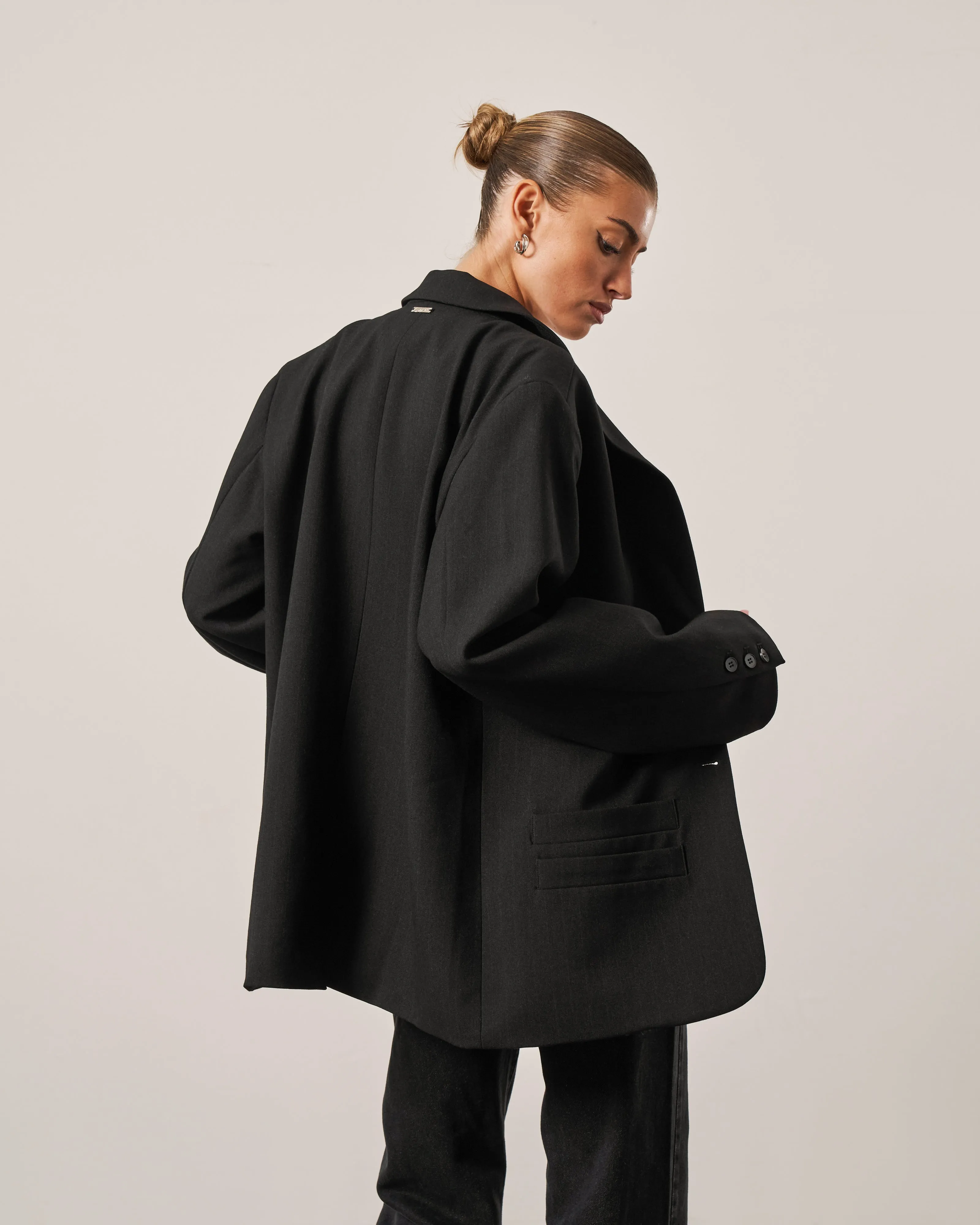 OVERSIZED STRUCTURED BLAZER - BLACK